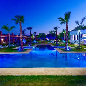  Hotel Whisper